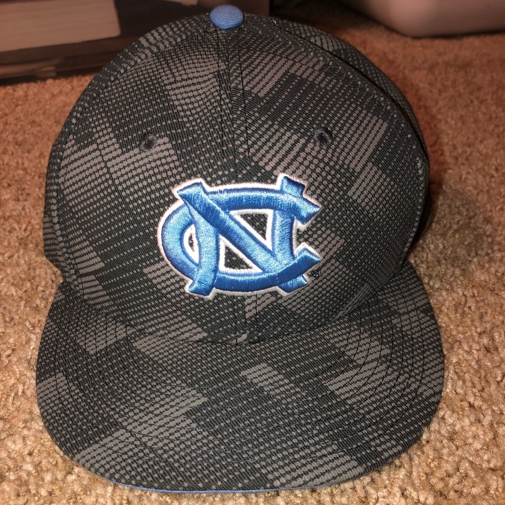 BRAND NEW SnapBack UNC hat! Perfect Condition